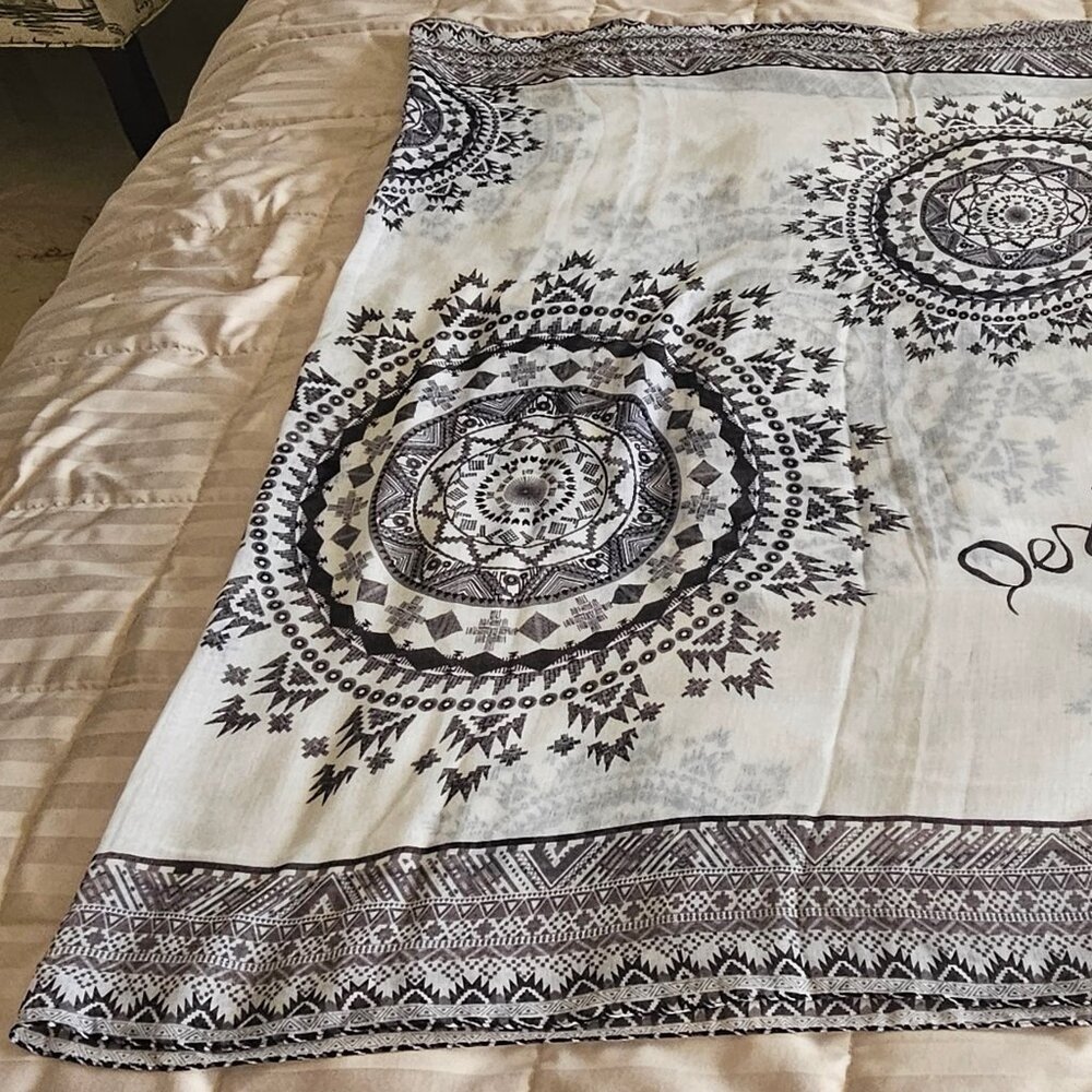 Desigual Black & White Mandala-Print Women's Lightweight Acrylic Scarf/Sarong